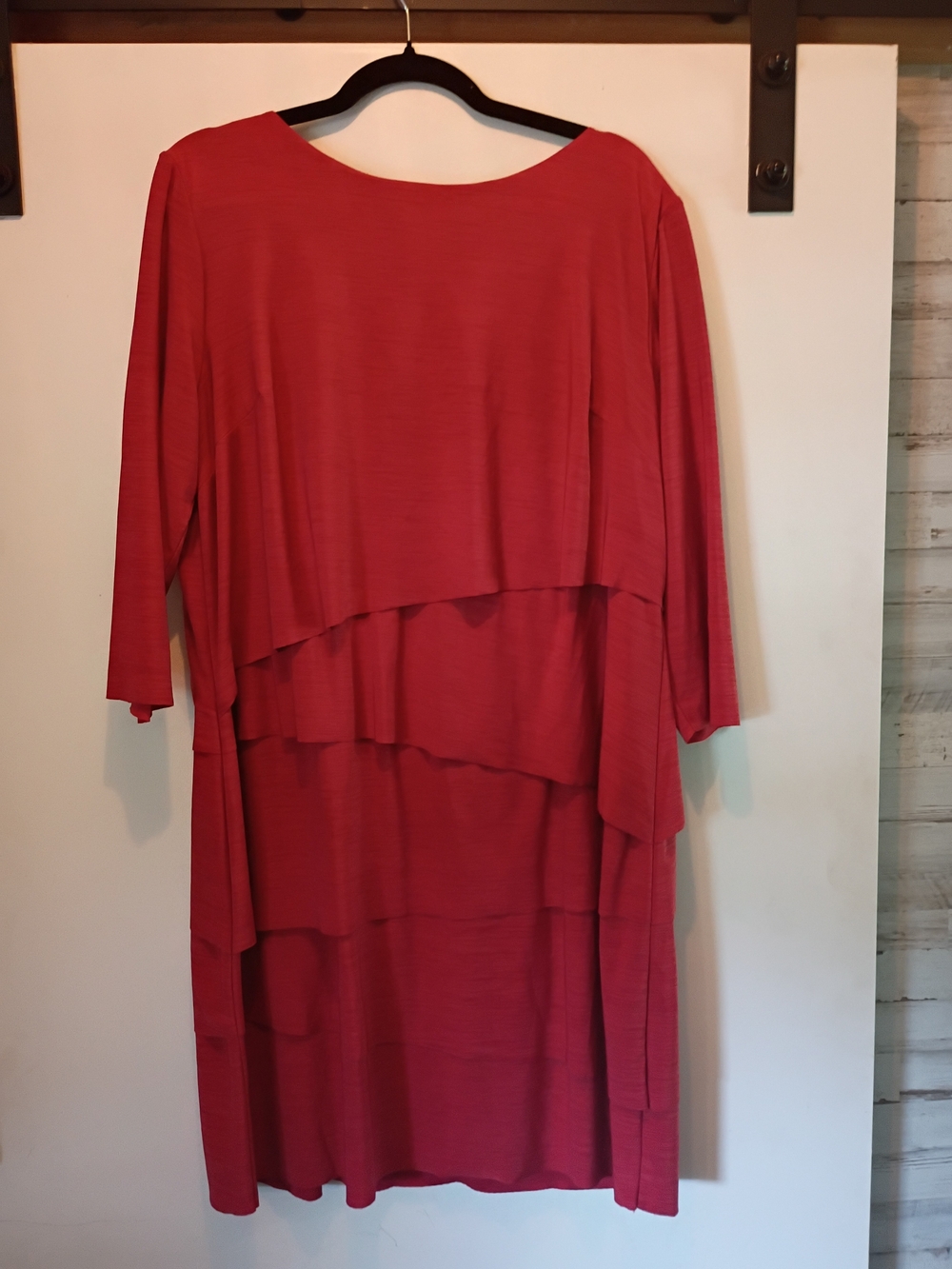 Tahari Women's Tiered Midi Dress in Deep Red - Picture 2 of 7
